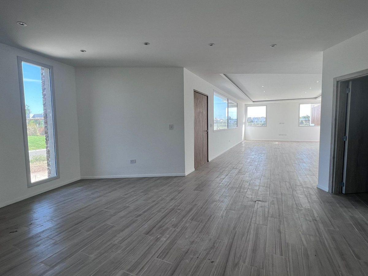 Foto de VENTA casa 4 ambientes a estrenar San Sebastian, imagen 4