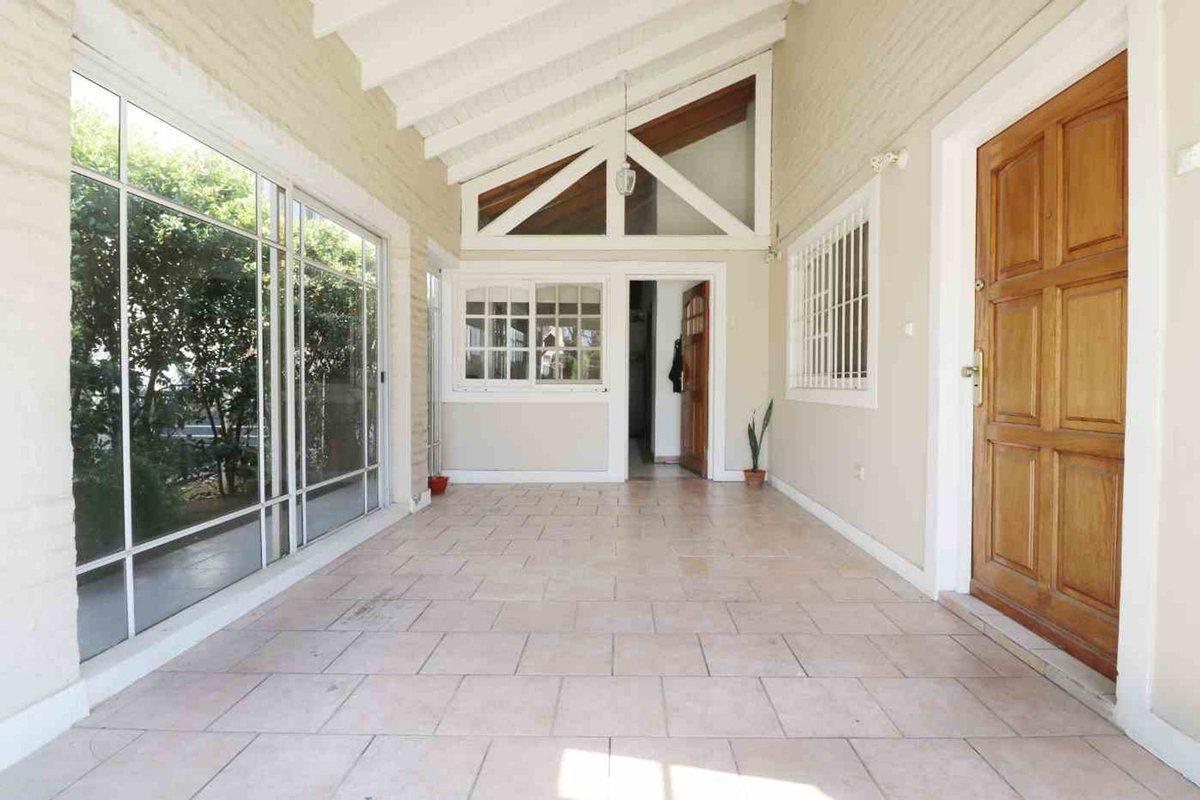 Foto de VENTA CASA CON PILETA EN COUNTRY BANCO PROVINCIA, imagen 4