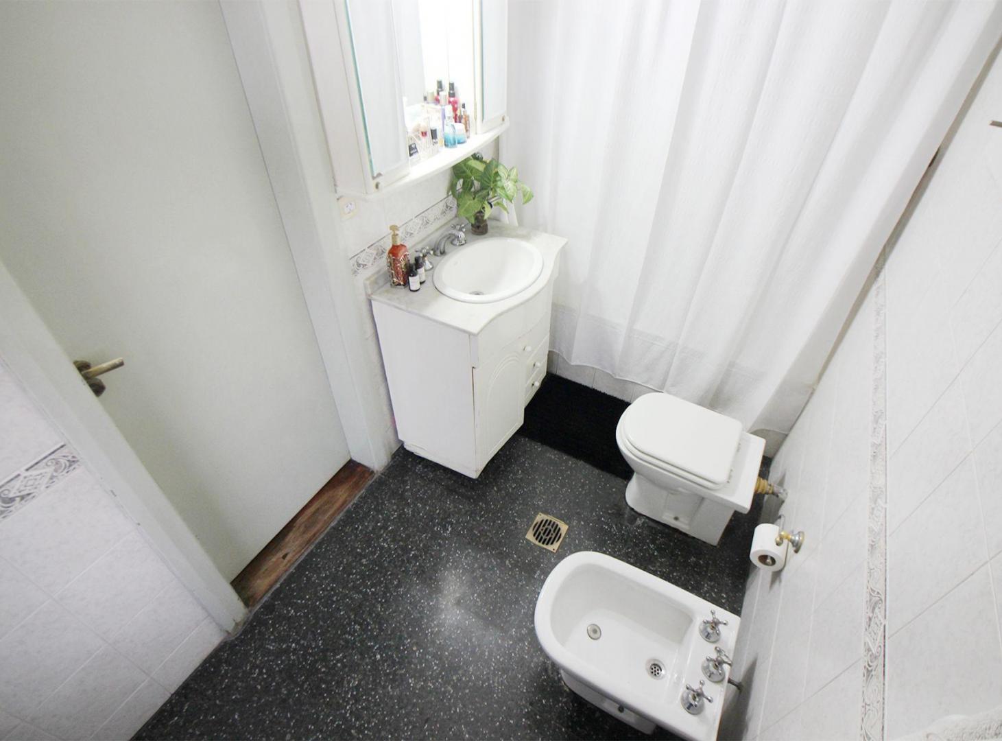 Foto de VENTA LUMINOSO PH 4 AMBIENTES CON PATIO Y TERRAZA, imagen 5