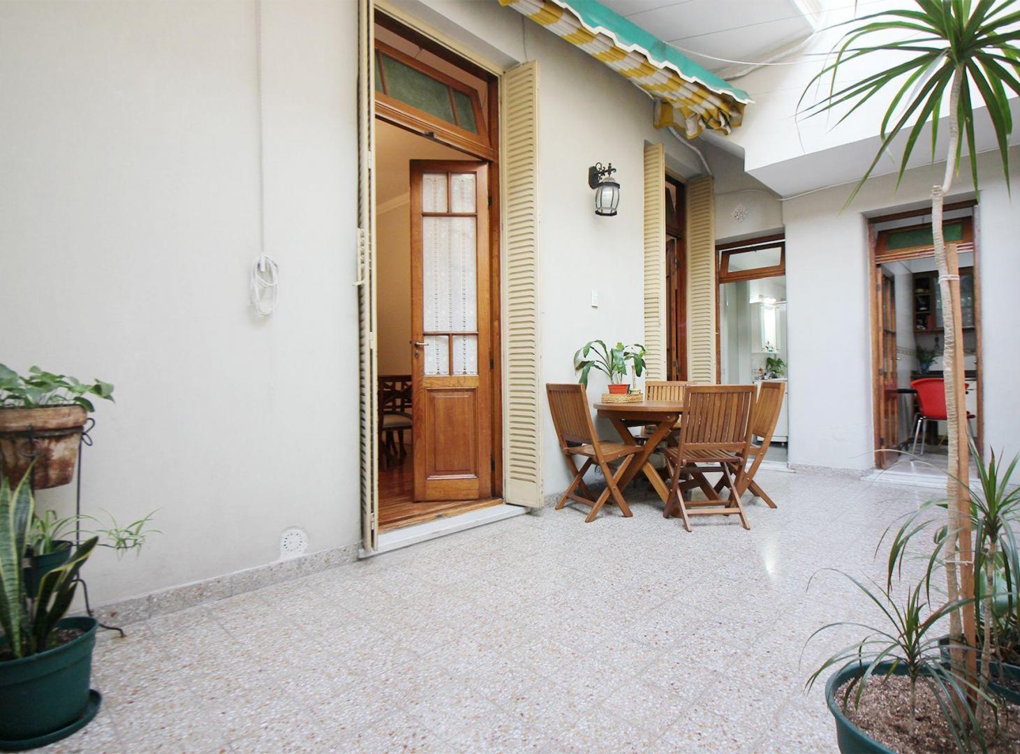 Foto de VENTA LUMINOSO PH 4 AMBIENTES CON PATIO Y TERRAZA, imagen 1