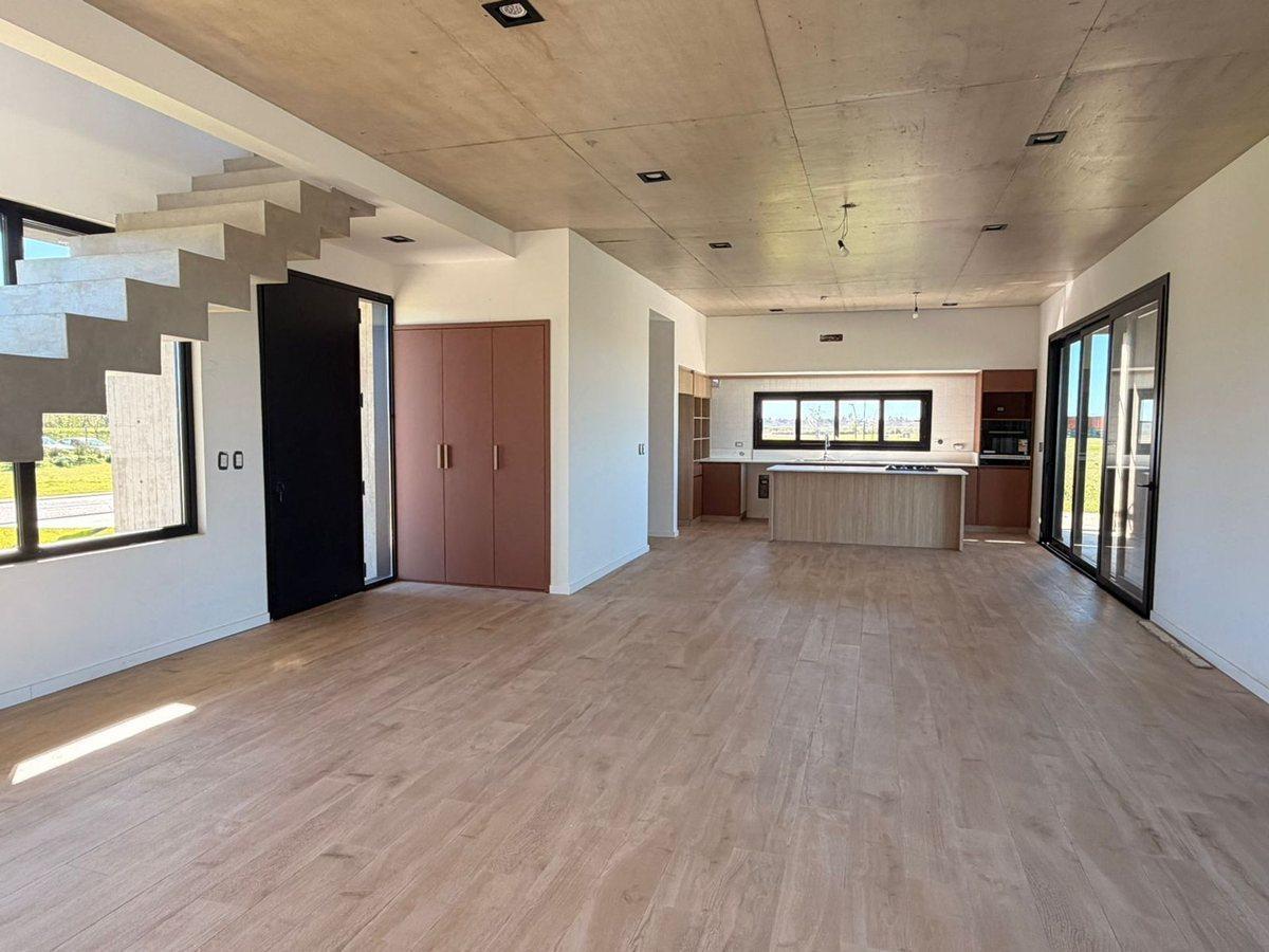 Foto de VENTA a ESTRENAR 5 amb Puertos del Lago, imagen 2