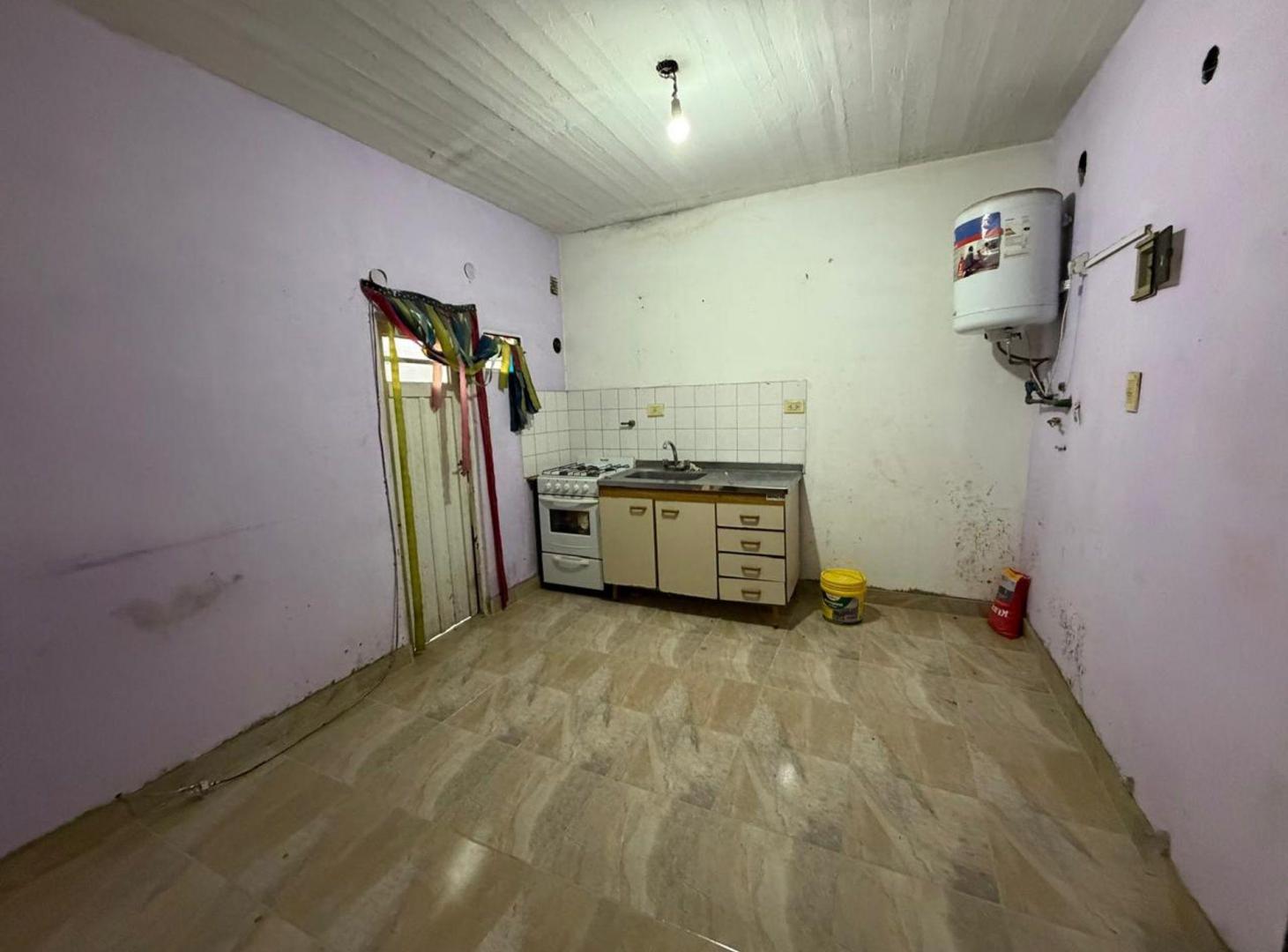 Foto de GALPÓN / DEPÓSITO + GARAGE/LOCAL + 3 DEPTOS, imagen 4