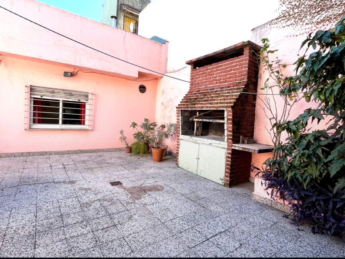 Foto de VENTA CASA LOTE PROPIO 3AMB.COCH PARQUE AVELLANEDA, imagen 1