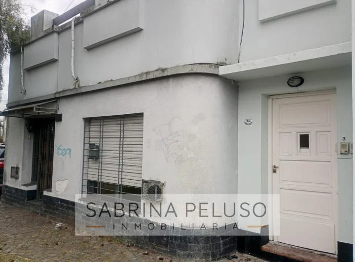 Alquiler Casa en PH al fondo 5 ambientes-Castelar Centro/Lado Norte 1