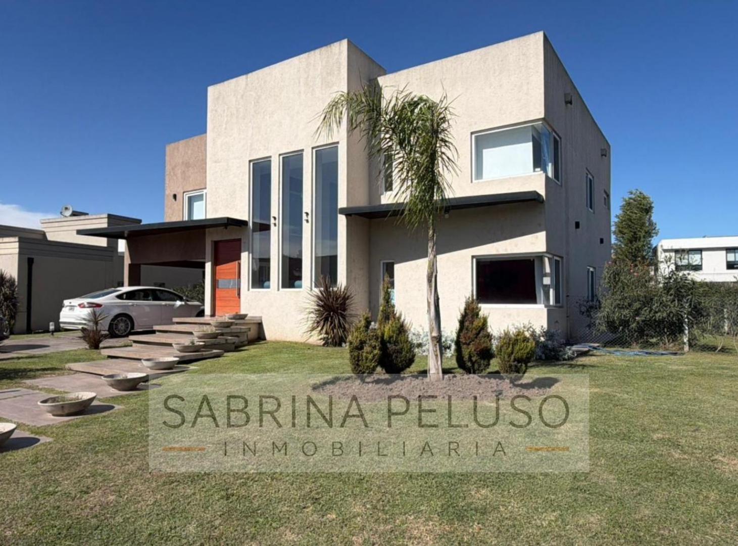 Casa en Venta Prados del Oeste 6 Ambientes Pileta Doble Altura Financiación