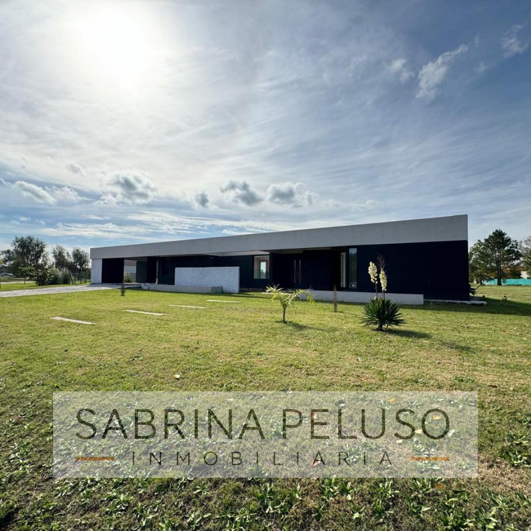 Foto de VENTA Casa 4 ambientes en Club de Campo La Elina, Comarcas de Lujan, imagen 1
