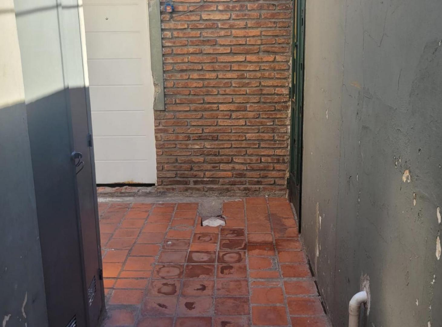 Foto de Venta de casa multifamiliar en Gregorio de Laferrere, imagen 2