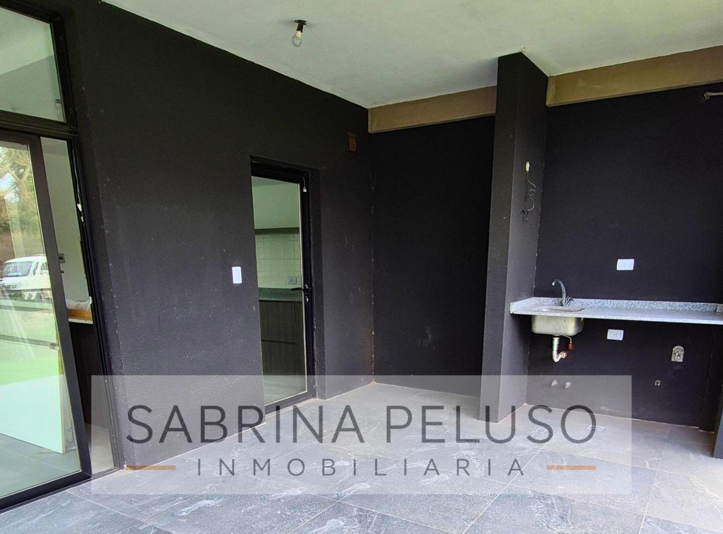 Foto de VENTA CASA MINIMALISTA 4 AMB COMPLEJO CERRADO MORENO, imagen 4