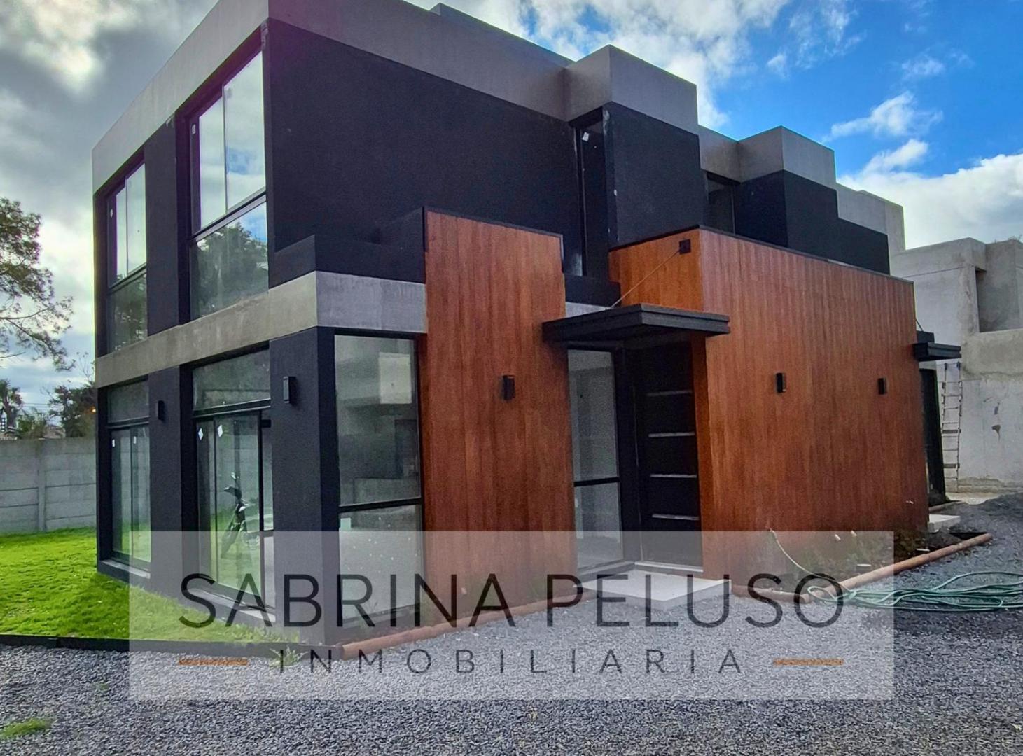Foto de VENTA CASA MINIMALISTA 4 AMB COMPLEJO CERRADO MORENO, imagen 5
