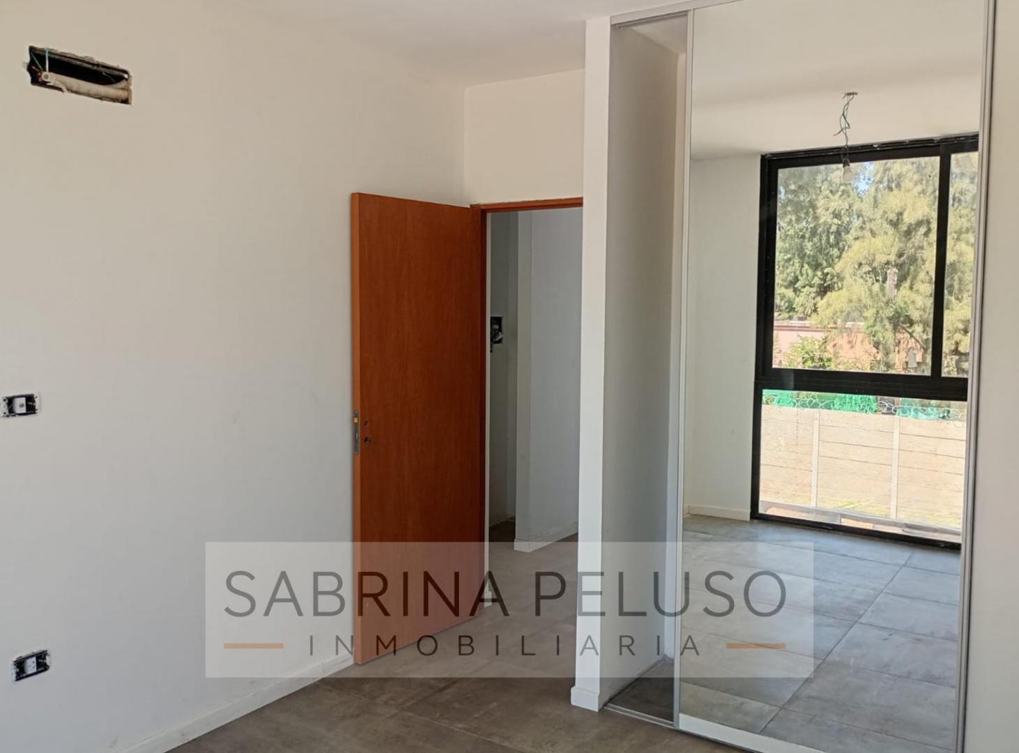 Foto de VENTA CASA MINIMALISTA 4 AMB COMPLEJO CERRADO MORENO, imagen 3