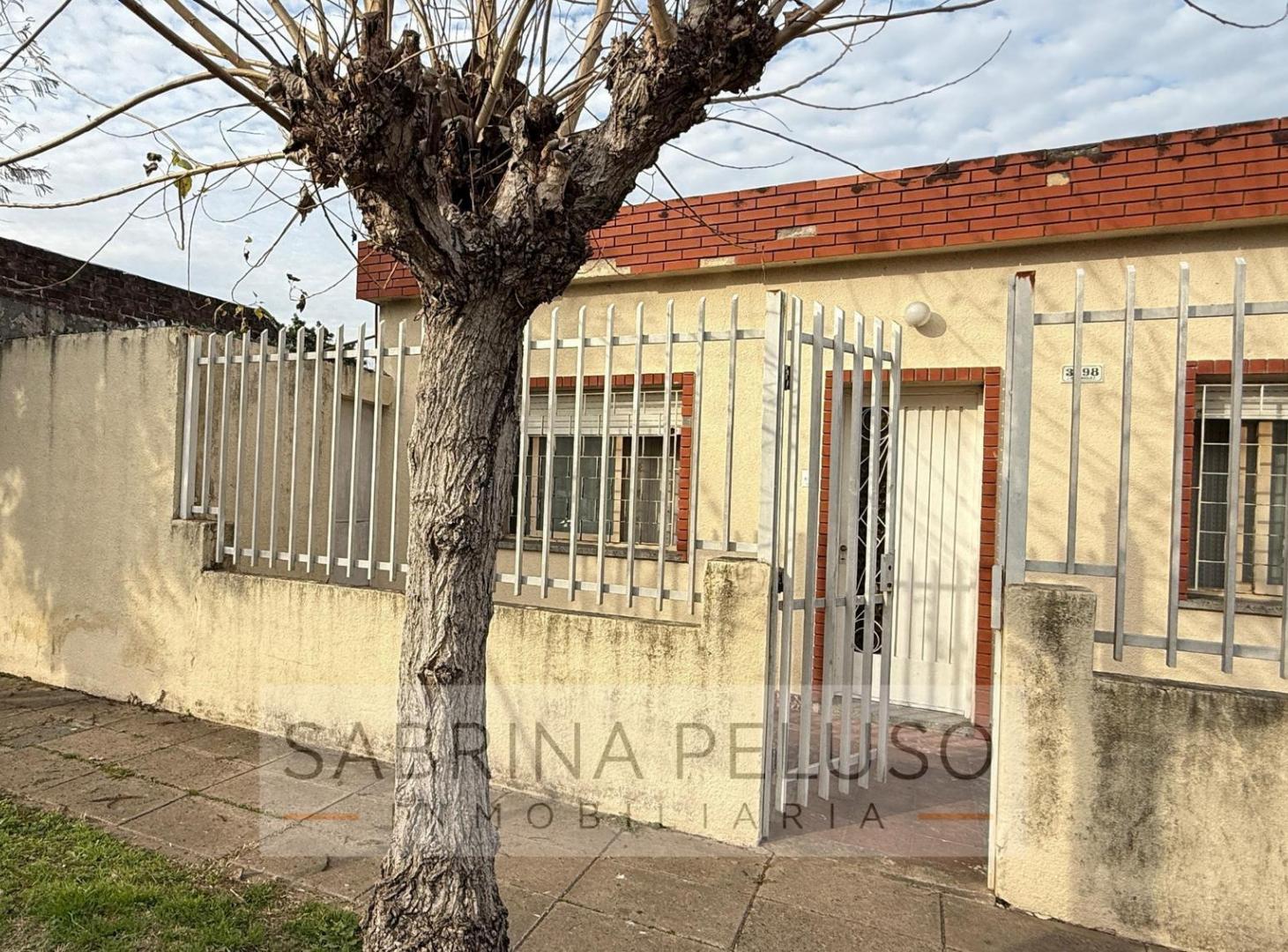 Foto de VENTA CASA 4 AMBIENTES - CASTELAR, imagen 1