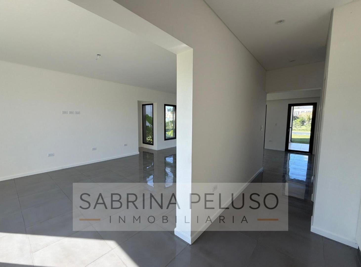 Foto de Casa en Venta Prados del Oeste 4 Ambientes con Pileta Quincho y Cochera, imagen 5