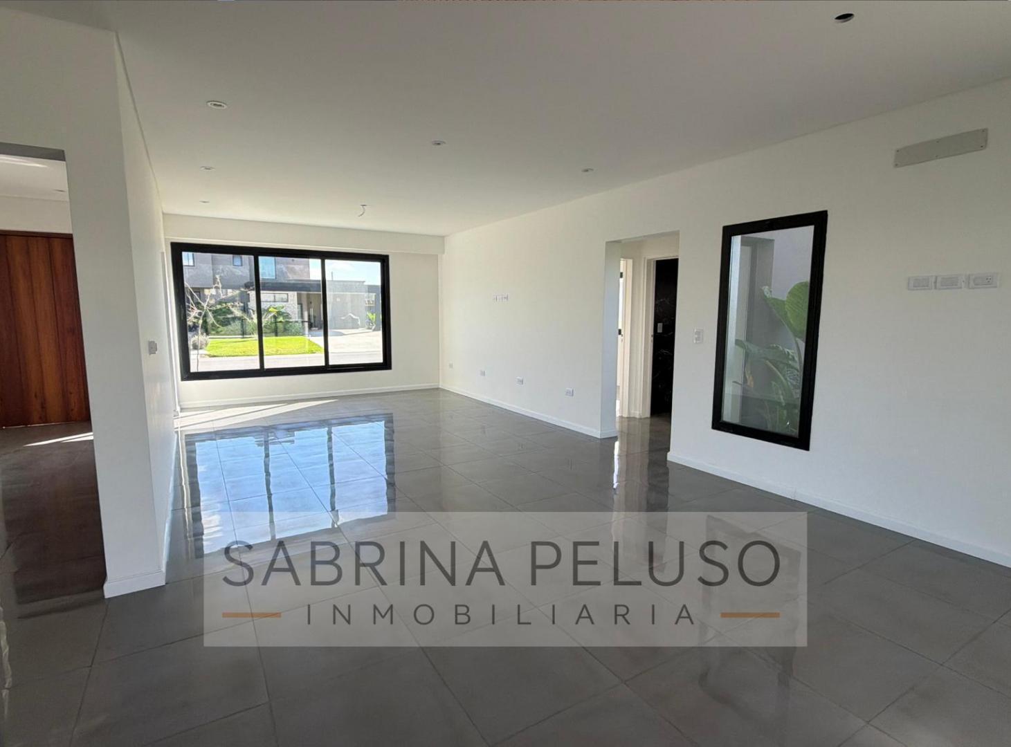 Foto de Casa en Venta Prados del Oeste 4 Ambientes con Pileta Quincho y Cochera, imagen 4