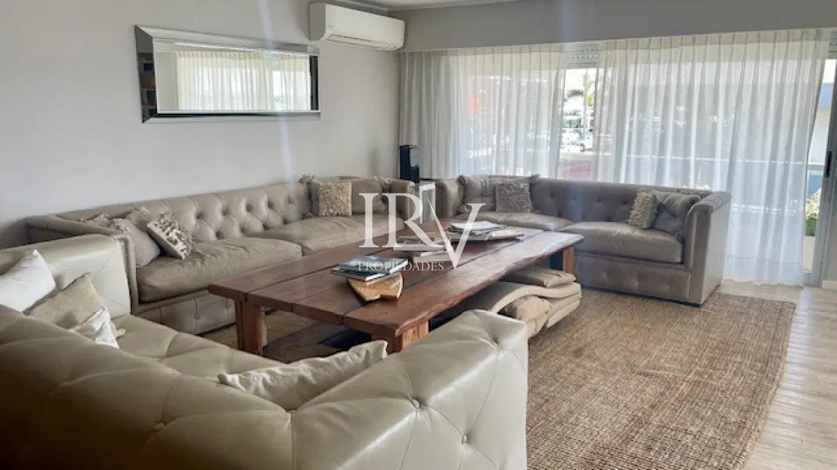 Venta de Apartamento con vista al Puerto de Punta del Este 4