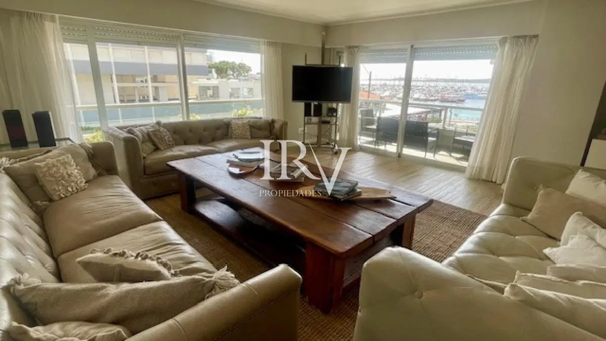 Venta de Apartamento con vista al Puerto de Punta del Este 2