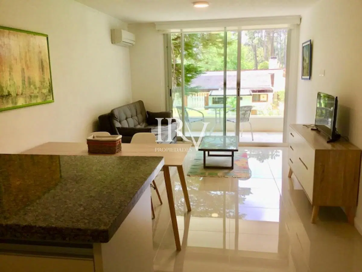 Alquiler anual o Venta Apartamento 1 dormitorio con cochera. Punta del Este 1
