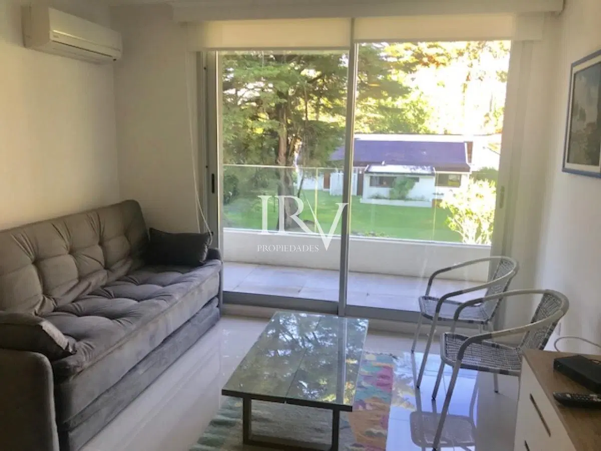 Alquiler anual o Venta Apartamento 1 dormitorio con cochera. Punta del Este 2