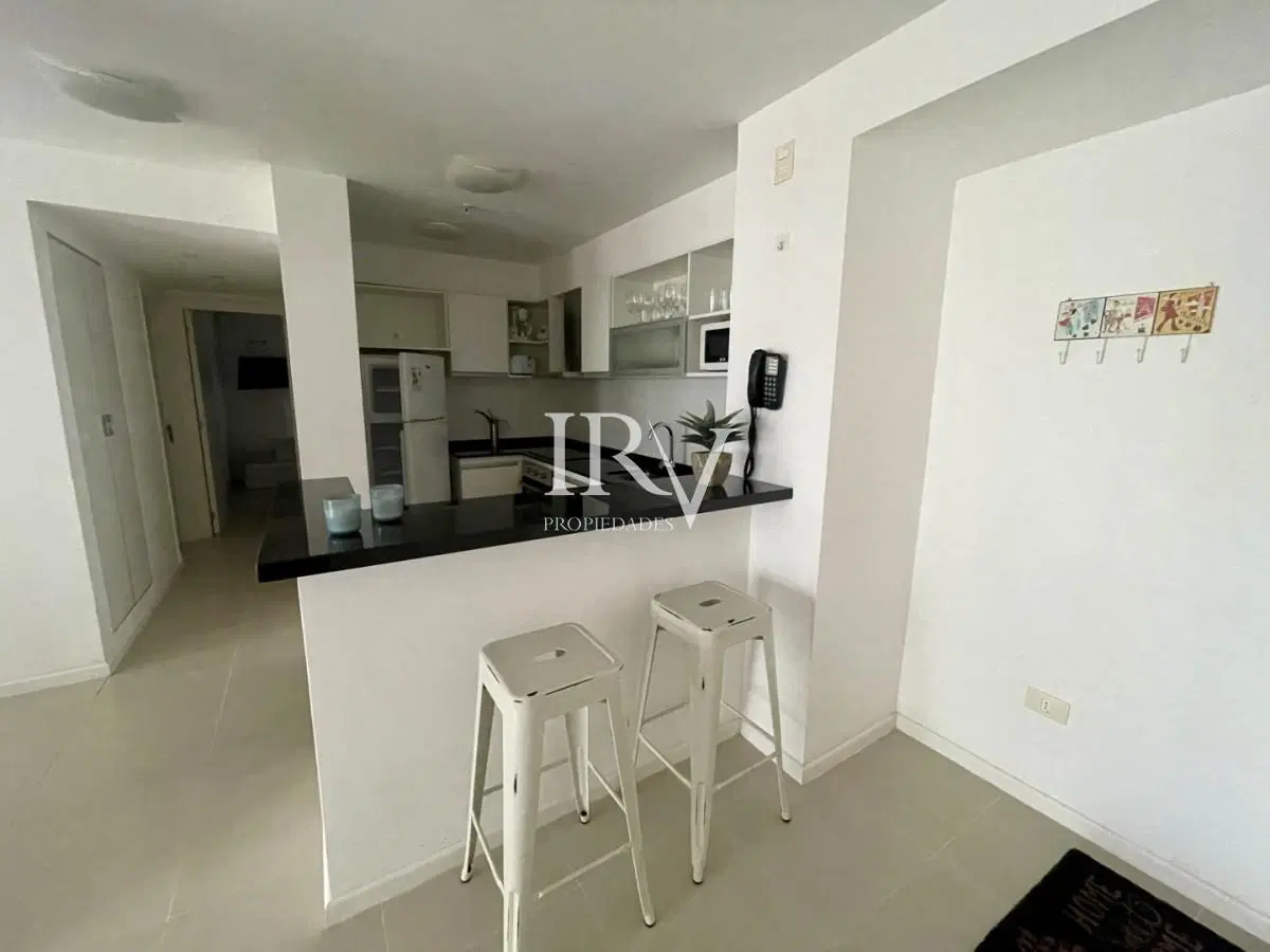 Apartamento en Alquiler Anual   Torre Nueva con Servicios. Vista al Mar 4