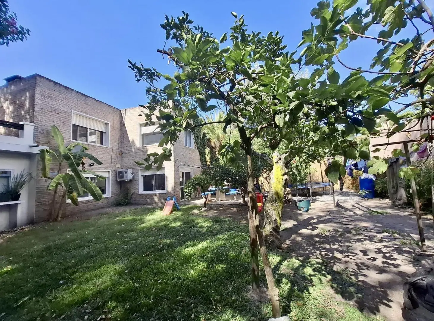 Casa en Venta de 3 dormitorios con patio a metros de Rambla Costanera en Colonia del Sacramento 2