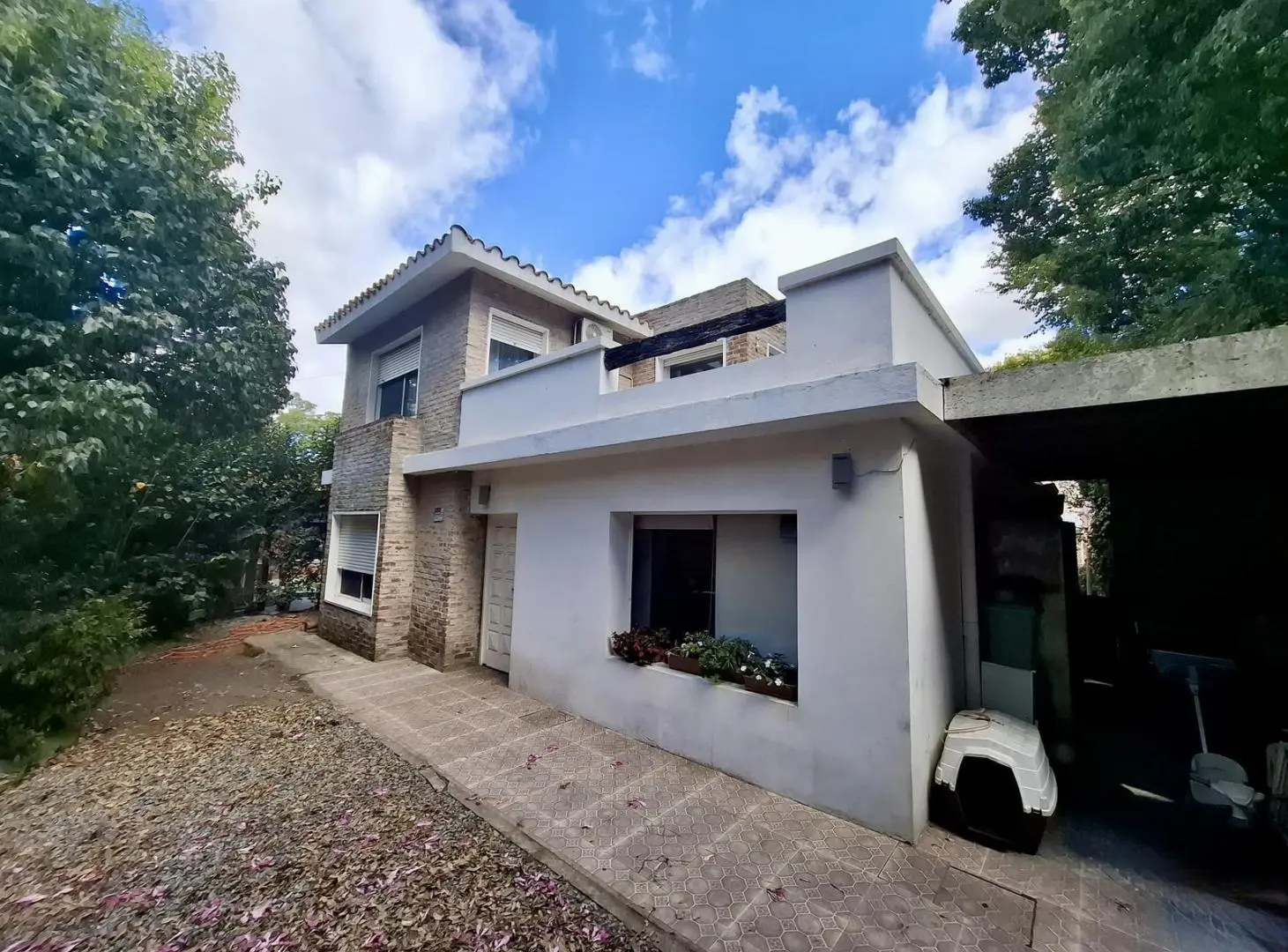Casa en Venta de 3 dormitorios con patio a metros de Rambla Costanera en Colonia del Sacramento 3
