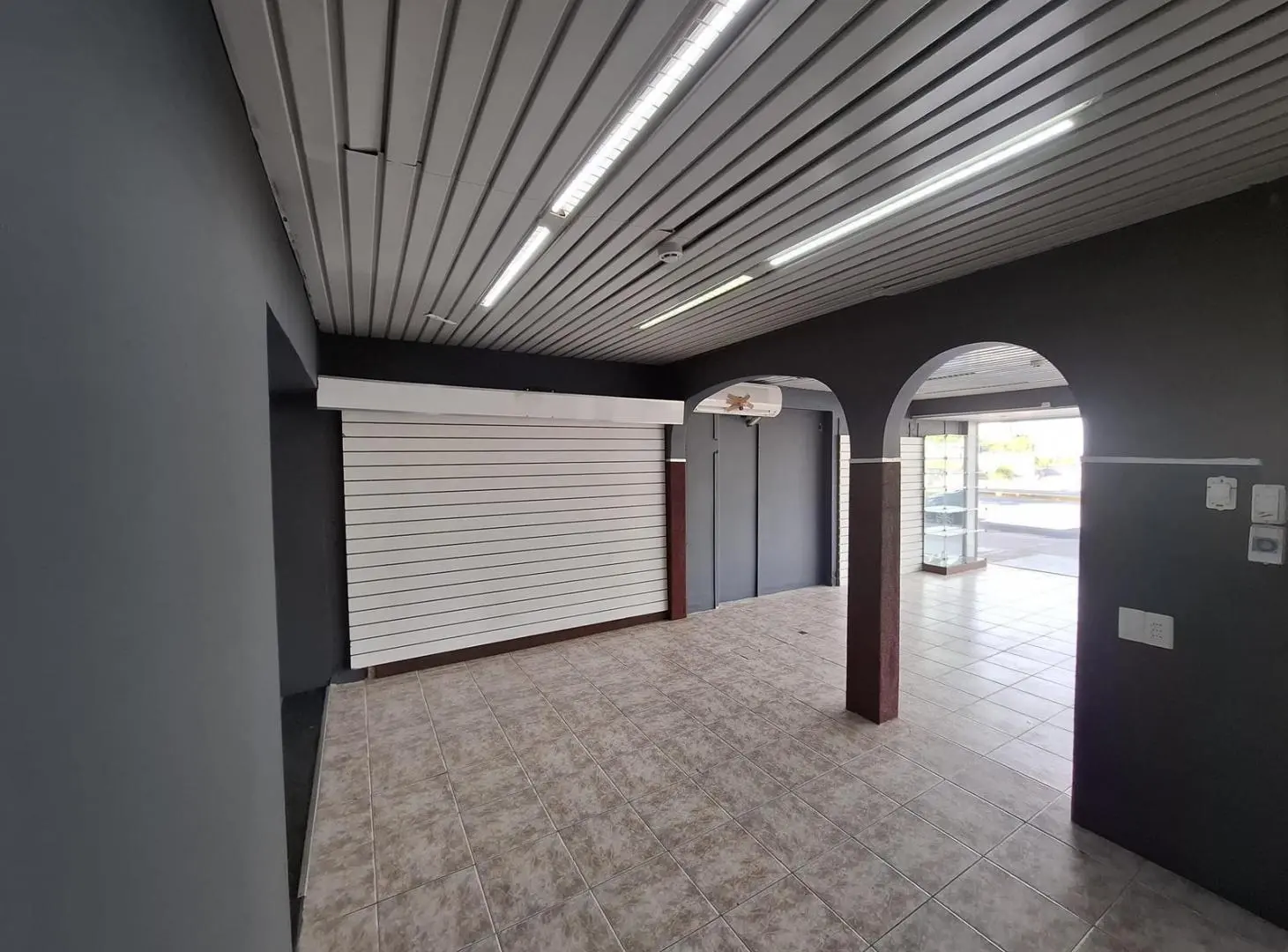Alquiler de amplio local comercial centrico 4