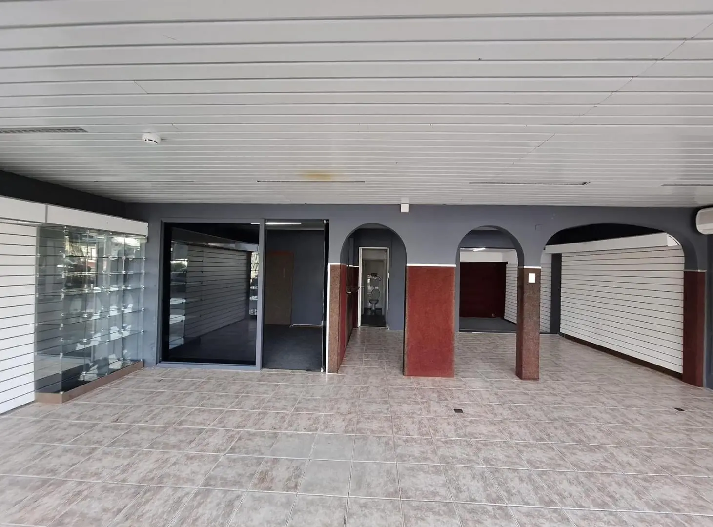 Alquiler de amplio local comercial centrico 3