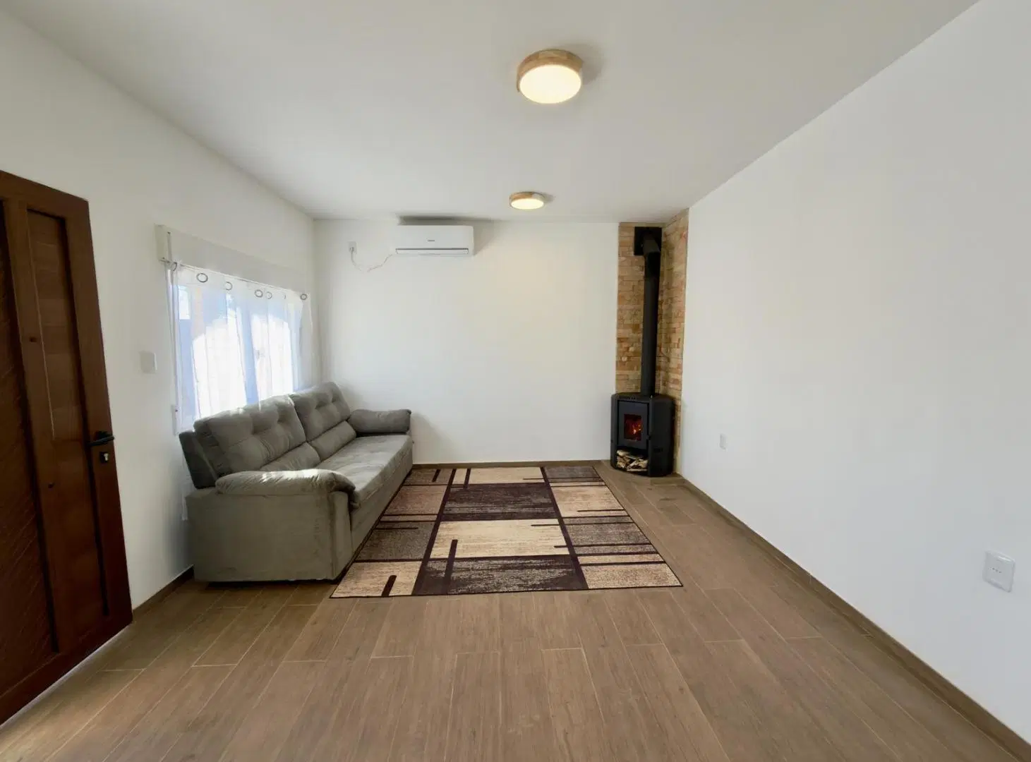 Venta de Casa de 2 dormitorios con cochera y amplio terreno en Colonia a estrenar 5