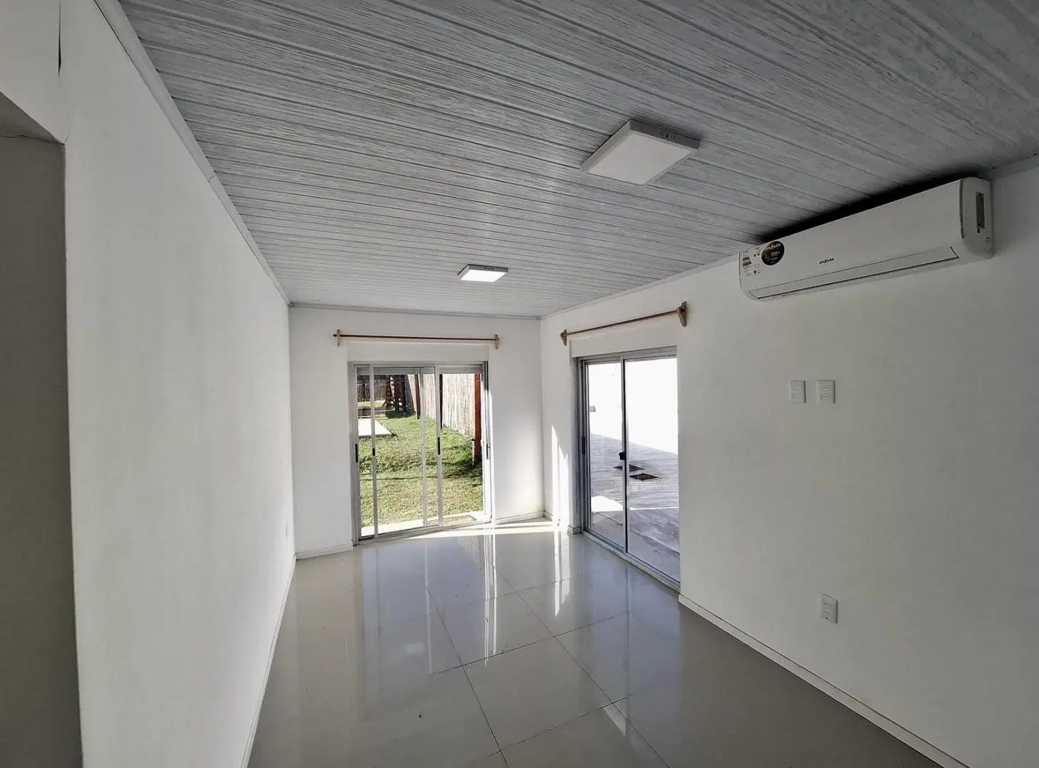 Alquiler de casa de 2 dormitorios con cochera y piscina en Colonia del Sacramento 5