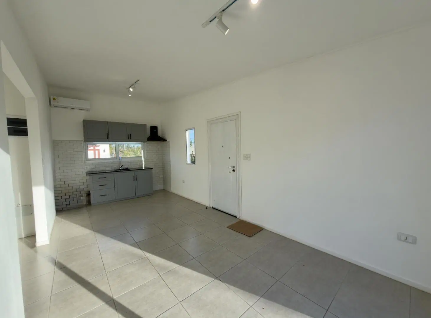 Casa en alquiler de 3 dormitorios y patio en Altos de San Carlos, Colonia 4