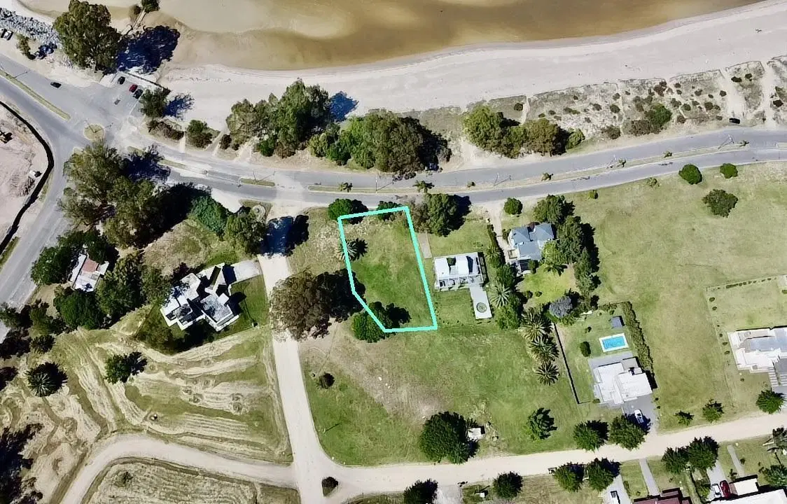 Colonia - Venta de Terreno de 1013 m2 primera linea Sector Playa Sheraton 8