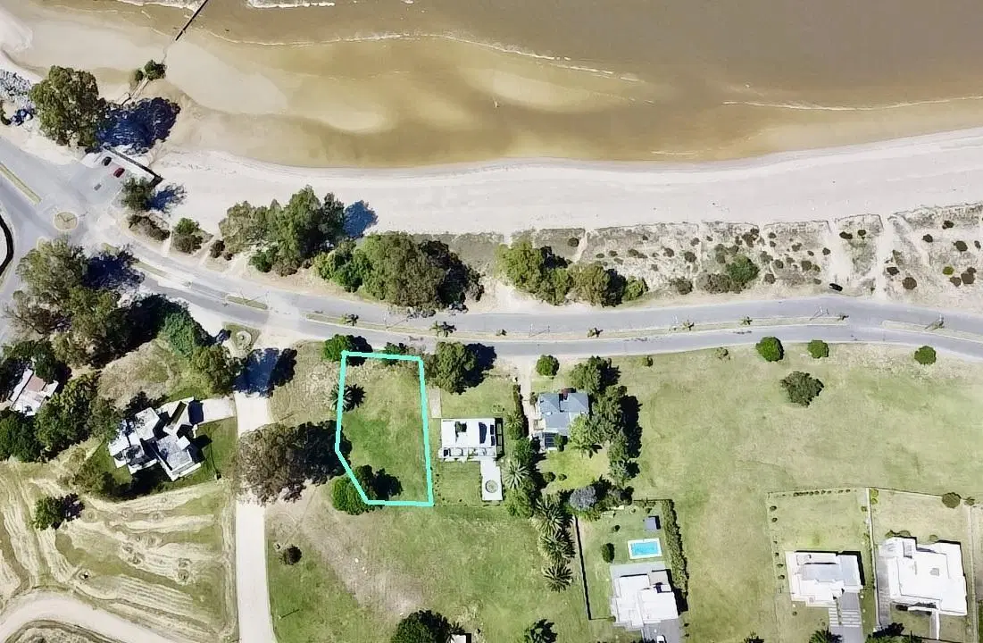Colonia - Venta de Terreno de 1013 m2 primera linea Sector Playa Sheraton 1