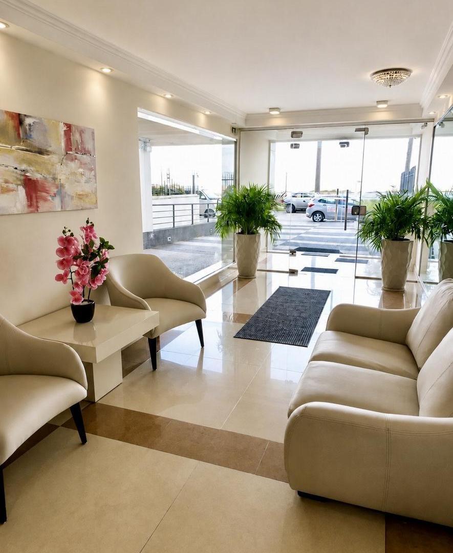 Foto de Alquiler de Monoambiente con balcón y vista al río en Malvín, Montevideo, imagen 2