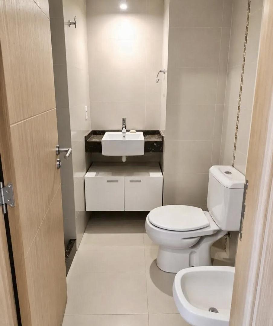 Foto de Alquiler de Monoambiente con balcón y vista al río en Malvín, Montevideo, imagen 1