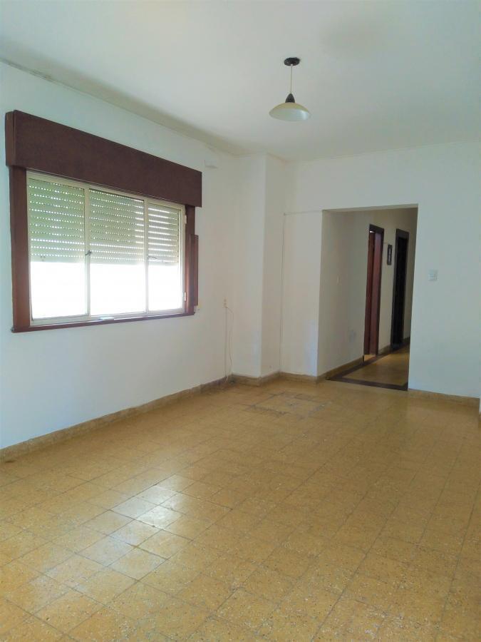 Foto de Venta - Casa de 4 dormitorios - Carmelo - Zona centro, imagen 4