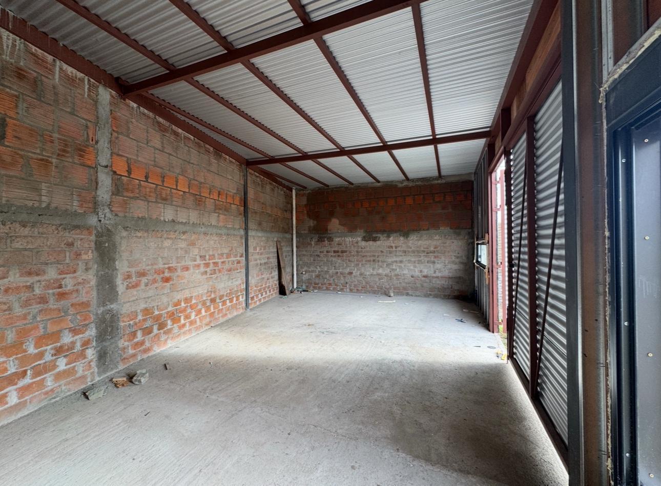 Foto de Vendemos galpón fácilmente transformable en casa, imagen 2