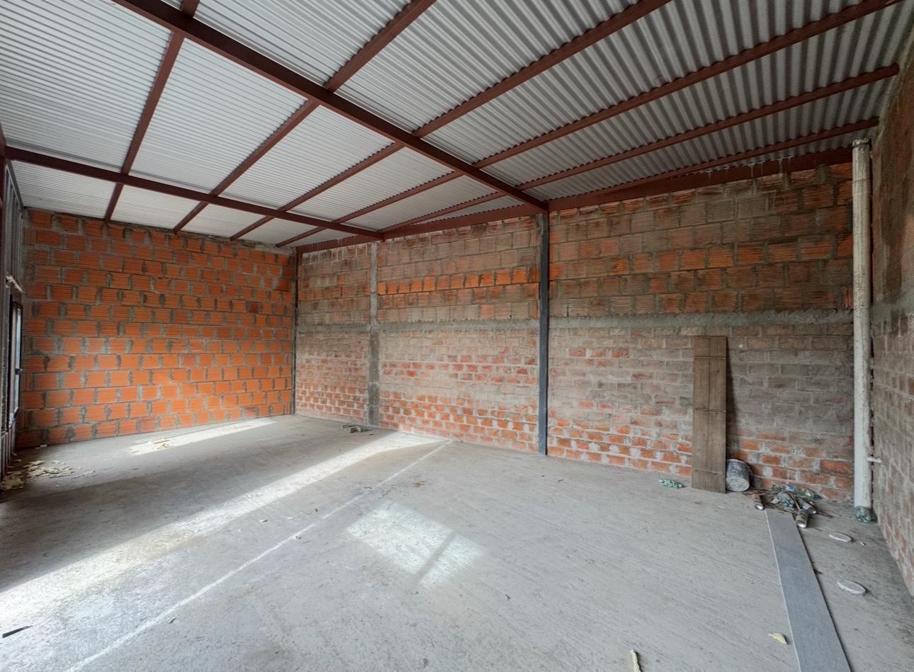 Foto de Vendemos galpón fácilmente transformable en casa, imagen 5