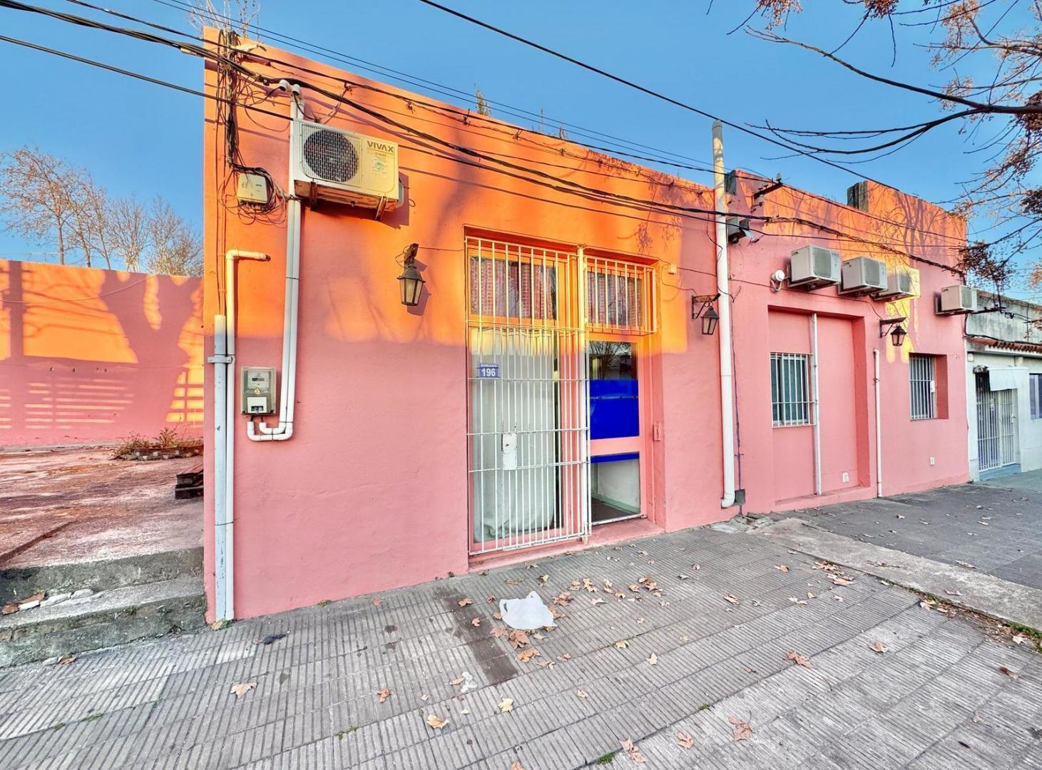 Foto de Amplia propiedad con 6 habitaciones con baño privado y patio en Colonia, imagen 3