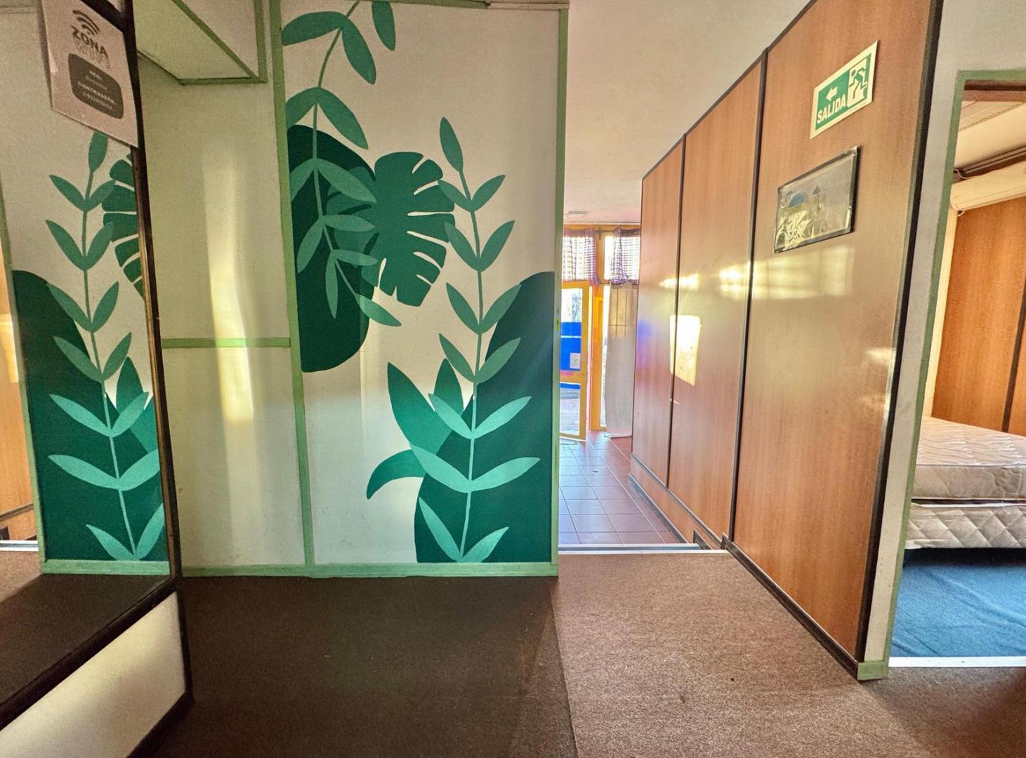 Foto de Amplia propiedad con 6 habitaciones con baño privado y patio en Colonia, imagen 5