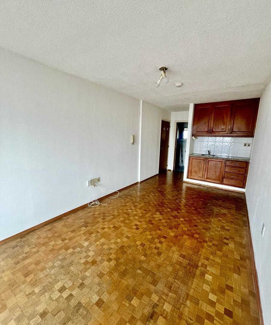 Foto de Alquiler de Monoambiente con balcón en Pocitos, Montevideo, imagen 1