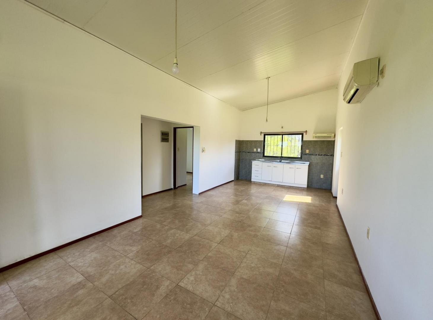 Foto de Alquiler de casa en Colonia con 2 dormitorios y patio, imagen 2
