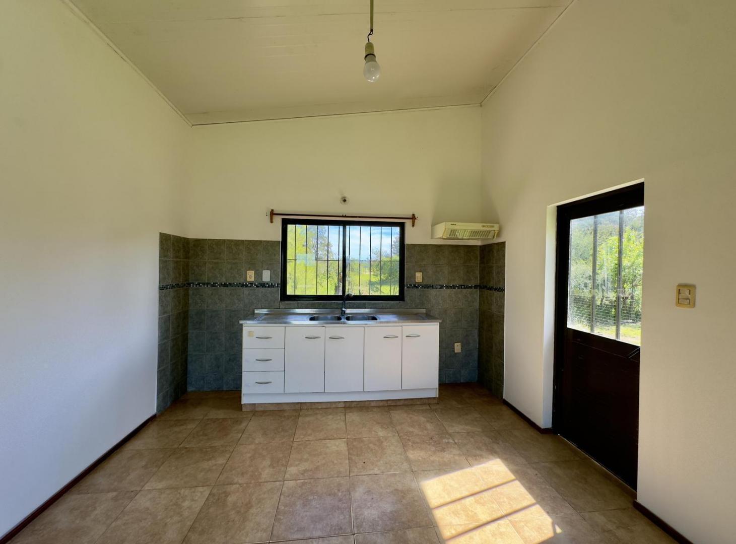 Foto de Alquiler de casa en Colonia con 2 dormitorios y patio, imagen 3