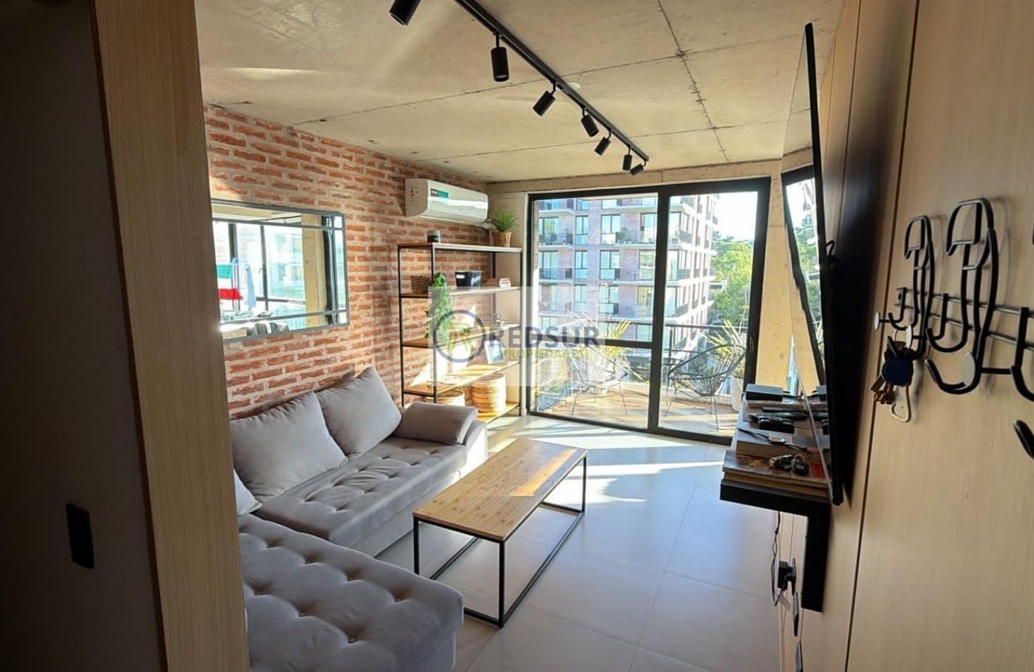 Semipiso 3 ambientes con balcon saliente