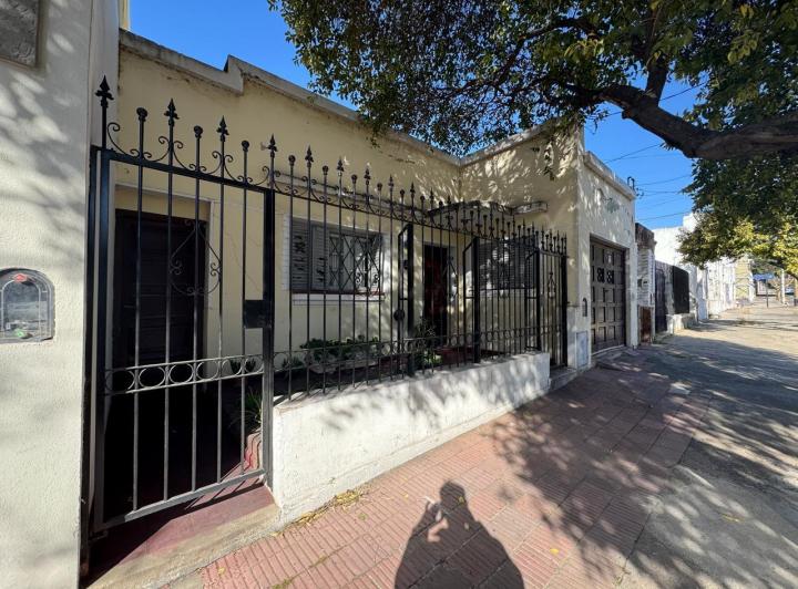 VENTA- CASA 2 DORMITORIOS- ALBERDI