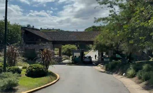 VENTA- LOTE 2200 M2- COUNTRY CINCO LOMAS