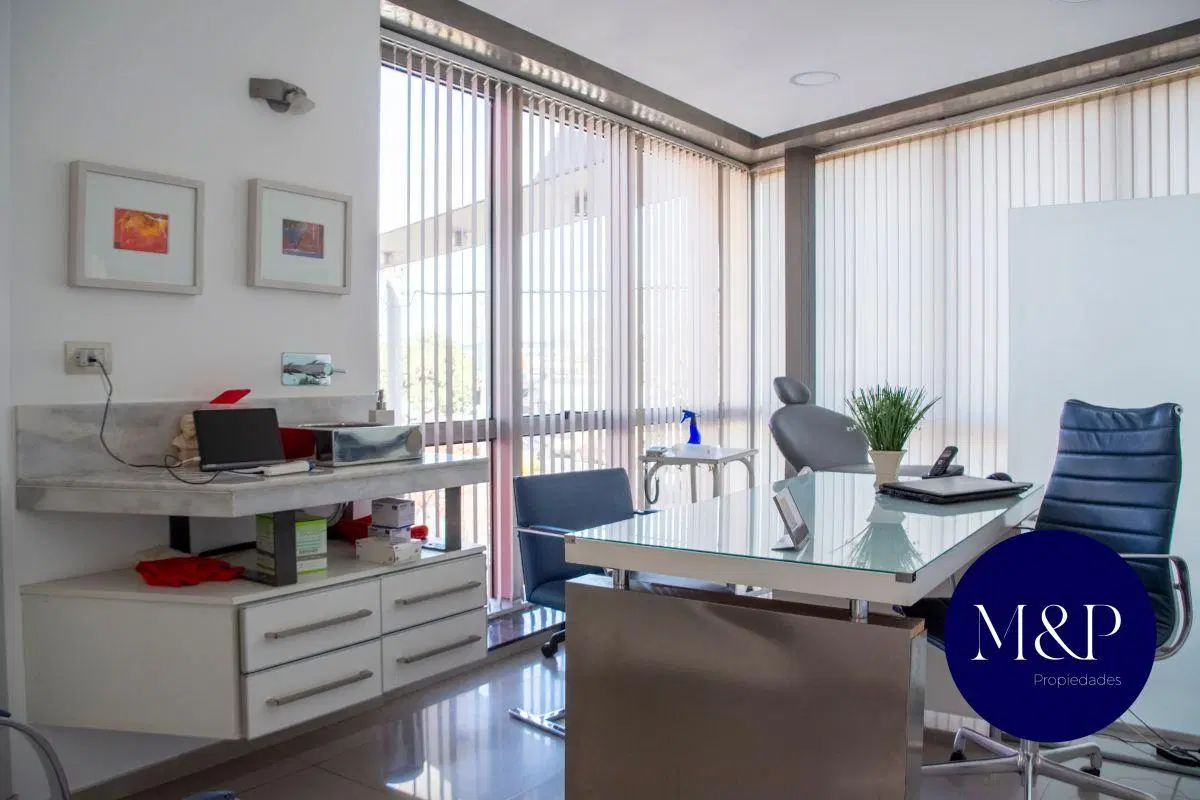 VENTA- CLINICA DE CIRUGÍA ESTÉTICA- VILLA CABRERA 2