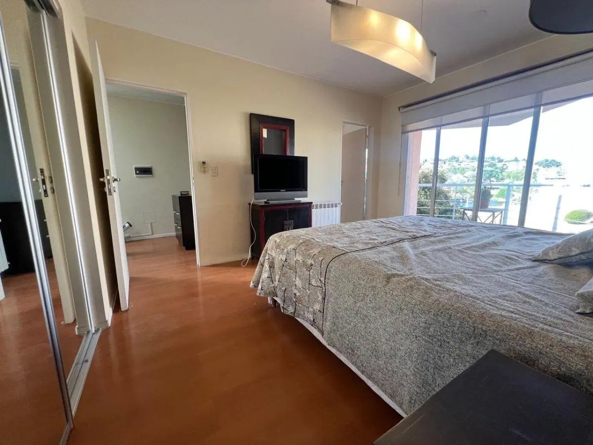 VENTA- CASA 3 DORMITORIOS- RESIDENCIAS DEL LAGO 8