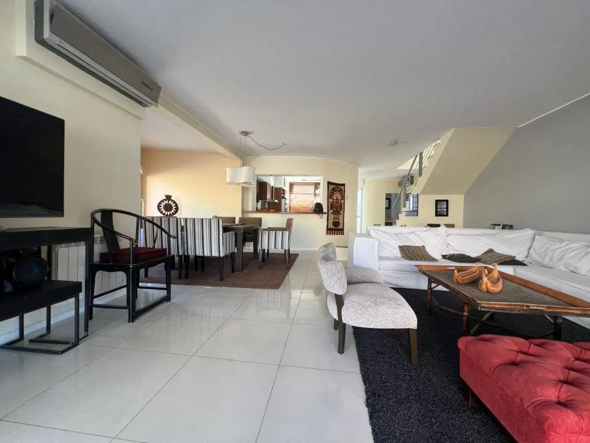 VENTA- CASA 3 DORMITORIOS- RESIDENCIAS DEL LAGO 1
