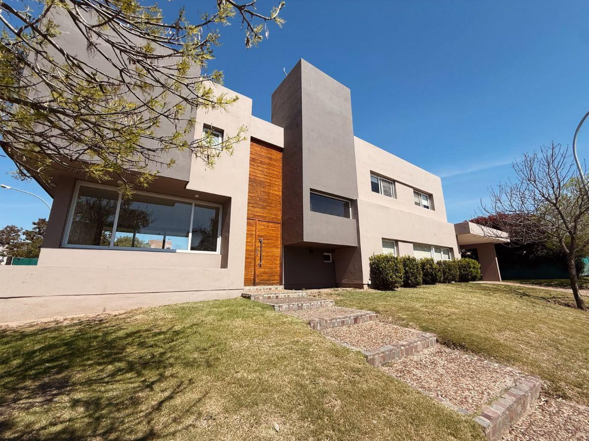 VENTA- CASA ESQUINA 3 DORMITORIOS- EL PRADO VALLE ESCONDIDO