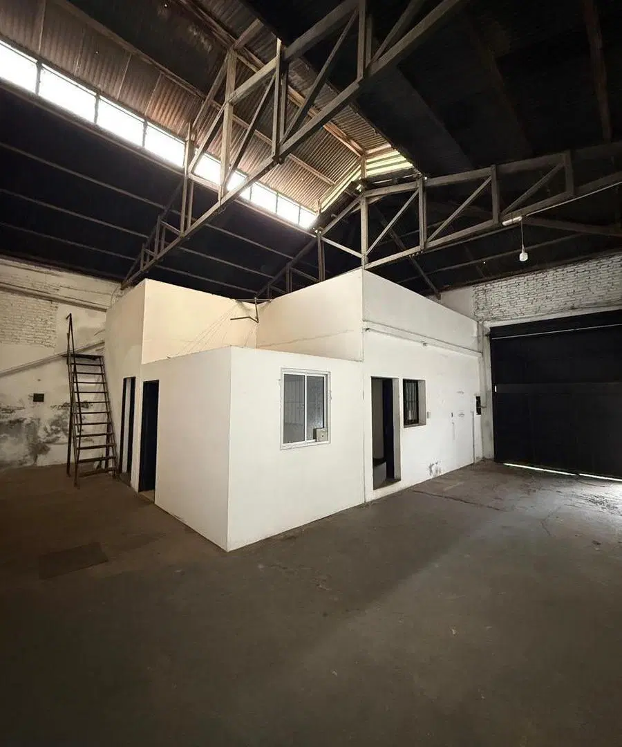 EXCELENTE GALPÓN! En alquiler - 700 m2 - en pleno barrio General Paz 5