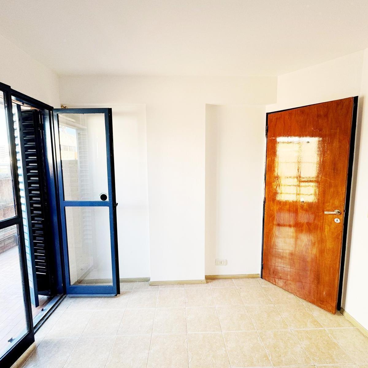 Depto Duplex Único en Su Tipo A La Venta con Gran Balcón y Asador en El Centro 3
